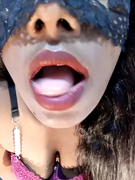 kameeliya99 online show from 10/26/25, 05:52