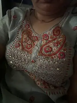 Snapshot of Monika-jaan chatting on 11/28/25, 04:37 Monika-jaan online show from 11/28/25, 04:37
