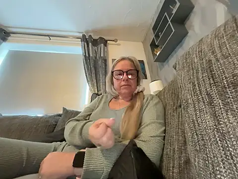 Snapshot of Anastasia-BlondeXX chatting on 02/02/26, 10:25 Anastasia-BlondeXX online show from 02/02/26, 10:25