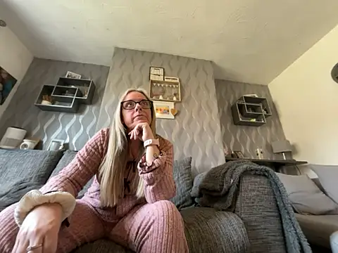 Snapshot of Anastasia-BlondeXX chatting on 03/11/26, 09:15 Anastasia-BlondeXX online show from 03/11/26, 09:15