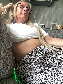 Snapshot of Anastasia-BlondeXX chatting on 04/27/26, 10:35 Anastasia-BlondeXX online show from 04/27/26, 10:35