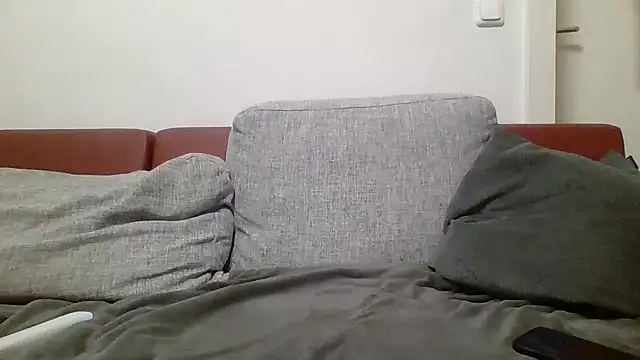 Snapshot of flo0083 chatting on 11/14/25, 02:38 flo0083 online show from 11/14/25, 02:38