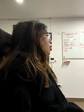 Isabela Colins online show from 09/16/25, 11:33