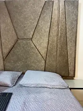 Isabela Colins online show from 11/04/25, 12:26