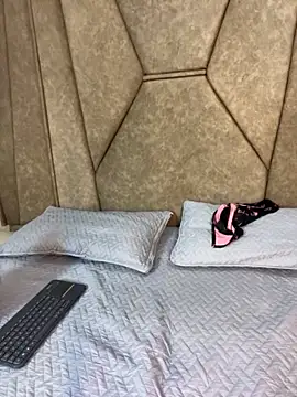 Isabela Colins online show from 11/05/25, 12:05