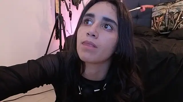 elowen halley1 online show from 09/13/25, 08:03