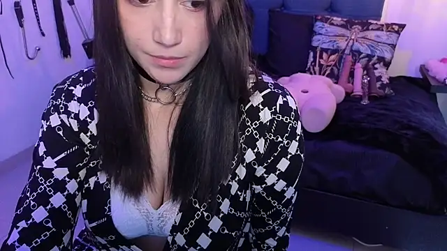 elowen halley1 online show from 09/25/25, 06:00