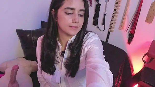 elowen halley1 online show from 02/05/26, 08:24