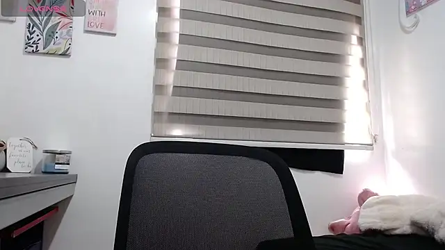 Snapshot of samanta-rosee chatting on 09/17/25, 03:03 samanta-rosee online show from 09/17/25, 03:03