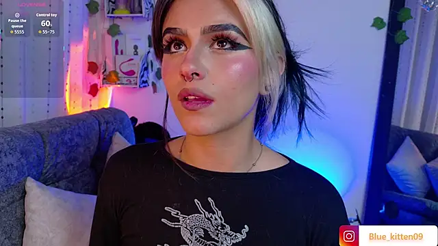 blue kitten online show from 11/28/25, 04:04