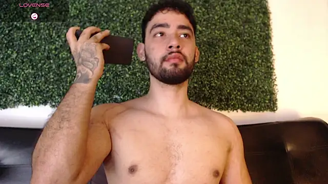 Snapshot of sam_ford_2 chatting on 05/08/26, 01:00 sam ford 2 online show from 05/08/26, 01:00