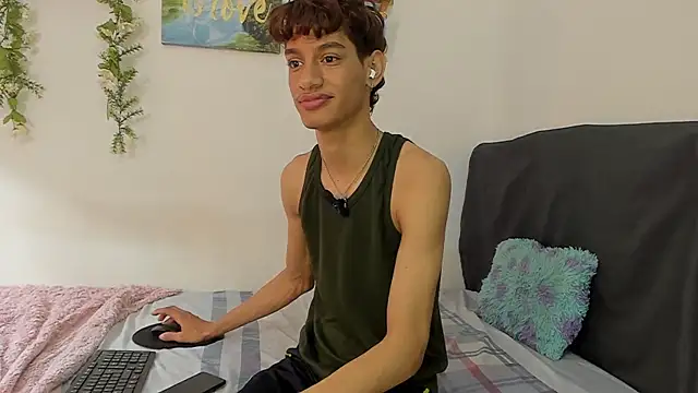 Snapshot of Peterfrost19 chatting on 10/16/25, 03:24 Peterfrost19 online show from 10/16/25, 03:24