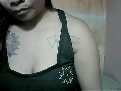 Snapshot of sexymorenapinay_33 chatting on 10/20/25, 12:11 sexymorenapinay 33 online show from 10/20/25, 12:11