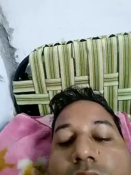 Snapshot of sumit_19 chatting on 11/29/25, 11:30 sumit 19 online show from 11/29/25, 11:30