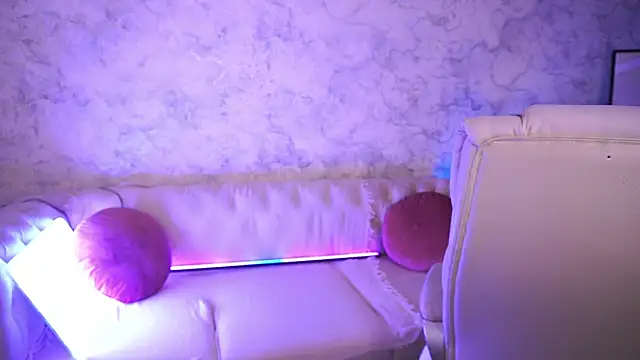 CurlyCandyXX online show from 10/24/25, 02:02