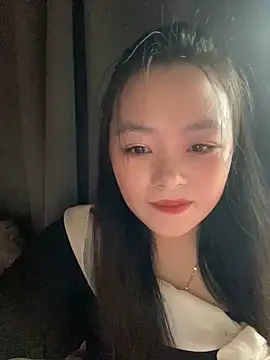 Snapshot of Julia-Elsa chatting on 09/11/25, 04:23 Julia-Elsa online show from 09/11/25, 04:23