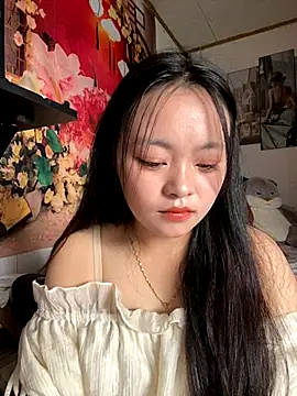 Snapshot of Julia-Elsa chatting on 10/12/25, 04:33 Julia-Elsa online show from 10/12/25, 04:33