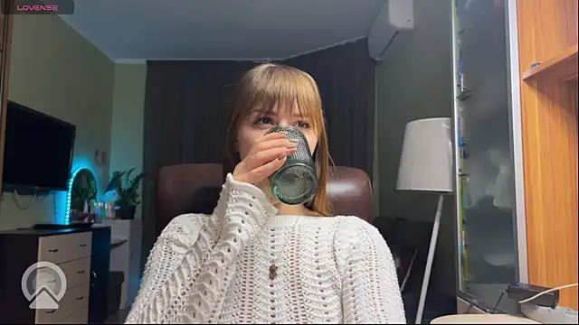 Snapshot of xxx_sandra_ chatting on 11/21/25, 03:33 xxx sandra online show from 11/21/25, 03:33