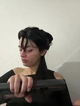 Snapshot of LiaCollings chatting on 07/15/26, 11:37 LiaCollings online show from 07/15/26, 11:37