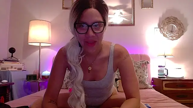 LilaDeliciousXX online show from 11/03/25, 06:25