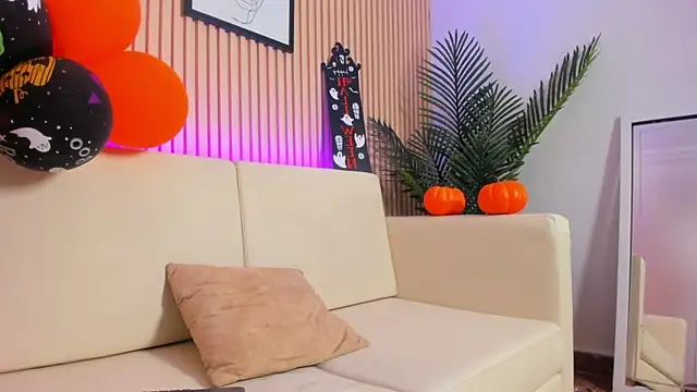 Brunette  boy online show from 10/31/25, 03:40