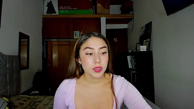 Snapshot of SweetMaddiee_ chatting on 12/21/25, 07:54 SweetMaddiee online show from 12/21/25, 07:54