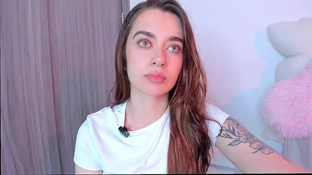 Snapshot of MissLana77 chatting on 03/04/26, 01:11 MissLana77 online show from 03/04/26, 01:11