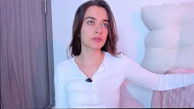 Snapshot of MissLana77 chatting on 03/07/26, 01:24 MissLana77 online show from 03/07/26, 01:24