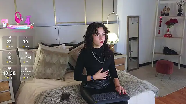 Snapshot of Lina_Montclair chatting on 04/01/26, 07:00 Lina Montclair online show from 04/01/26, 07:00