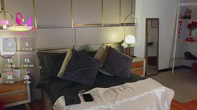 Snapshot of Lina_Montclair chatting on 04/07/26, 07:03 Lina Montclair online show from 04/07/26, 07:03