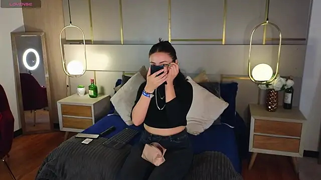 Snapshot of Lina_Montclair chatting on 04/21/26, 06:55 Lina Montclair online show from 04/21/26, 06:55