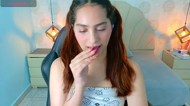 AIXATRISTA1 online show from 11/26/25, 07:37