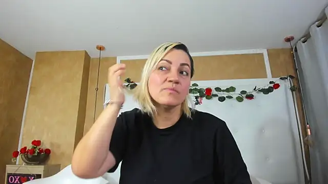 Snapshot of Heidy_milf chatting on 04/18/26, 08:09 Heidy milf online show from 04/18/26, 08:09