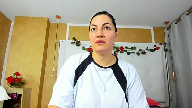 Snapshot of Heidy_milf chatting on 04/27/26, 07:45 Heidy milf online show from 04/27/26, 07:45