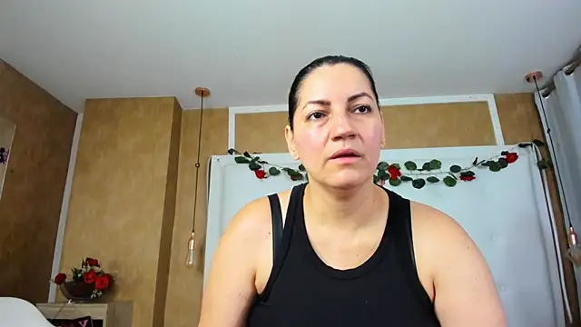 Snapshot of Heidy_milf chatting on 05/14/26, 08:15 Heidy milf online show from 05/14/26, 08:15
