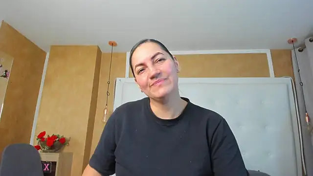 Snapshot of Heidy_milf chatting on 07/06/26, 08:44 Heidy milf online show from 07/06/26, 08:44