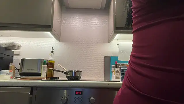 Snapshot of CelineLuxe chatting on 09/26/25, 04:44 CelineLuxe online show from 09/26/25, 04:44