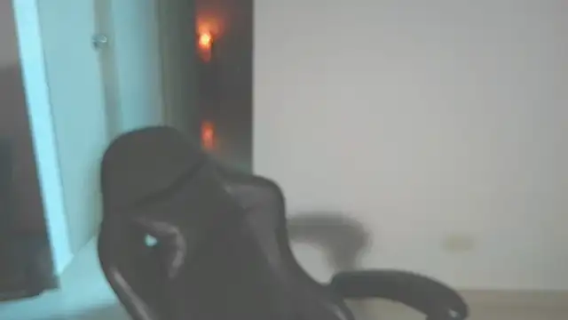 Snapshot of Yulienneg chatting on 04/16/26, 02:34 Yulienneg online show from 04/16/26, 02:34