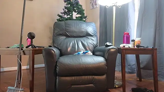 Snapshot of Single_White_Male chatting on 11/10/25, 04:28 Single White Male online show from 11/10/25, 04:28