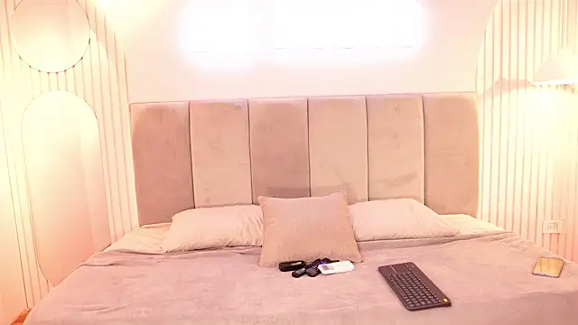 Snapshot of pinkloly chatting on 10/02/25, 06:26 pinkloly online show from 10/02/25, 06:26