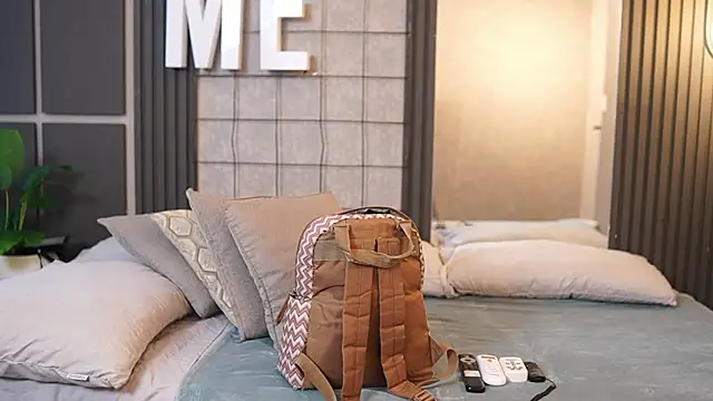 Snapshot of pinkloly chatting on 10/28/25, 06:54 pinkloly online show from 10/28/25, 06:54