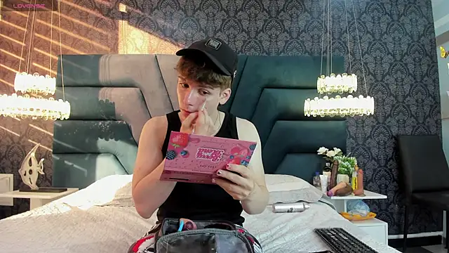 TaylerWhite online show from 12/14/25, 11:59