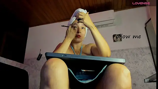 Snapshot of marly_charm_ chatting on 02/16/26, 04:08 marly charm online show from 02/16/26, 04:08