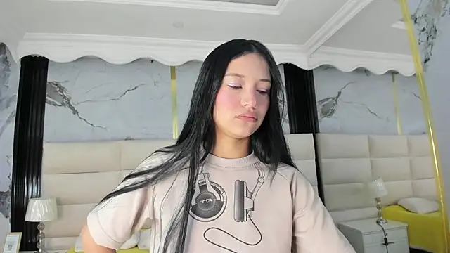 Sophie Calloway online show from 04/13/26, 02:44