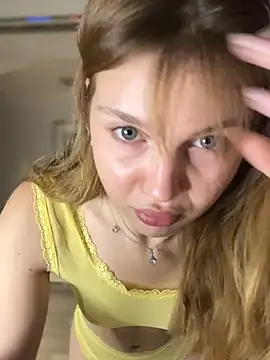 Snapshot of Emaline_Fane chatting on 06/20/26, 06:54 Emaline Fane online show from 06/20/26, 06:54