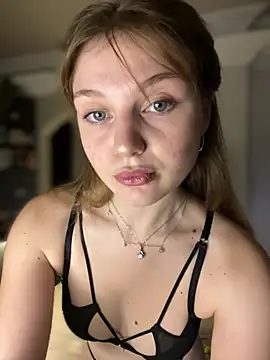 Snapshot of Emaline_Fane chatting on 07/05/26, 07:54 Emaline Fane online show from 07/05/26, 07:54