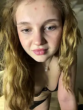 Snapshot of Emaline_Fane chatting on 07/10/26, 08:00 Emaline Fane online show from 07/10/26, 08:00