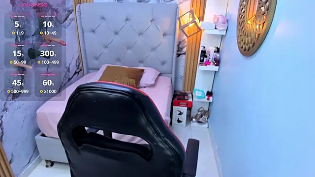 Snapshot of Isisleroy1 chatting on 11/13/25, 03:05 Isisleroy1 online show from 11/13/25, 03:05