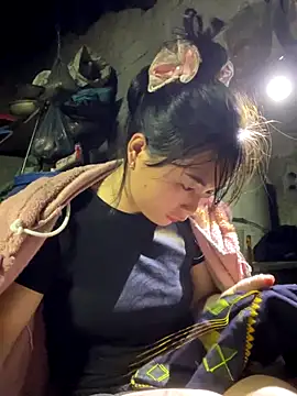 Snapshot of Sunyinn chatting on 12/19/25, 01:07 Sunyinn online show from 12/19/25, 01:07