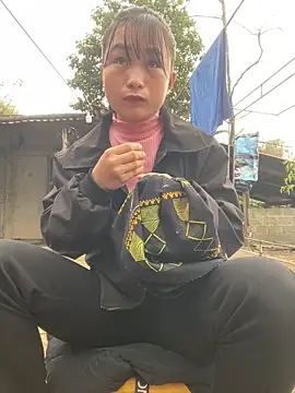 Snapshot of Sunyinn chatting on 12/21/25, 02:08 Sunyinn online show from 12/21/25, 02:08